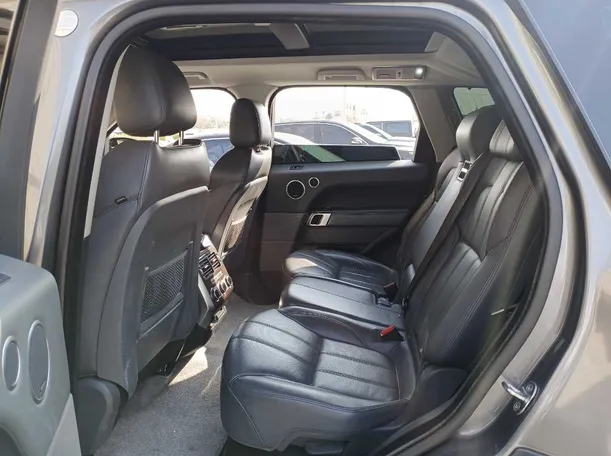 Car image 13