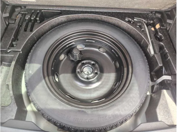 Car image 29