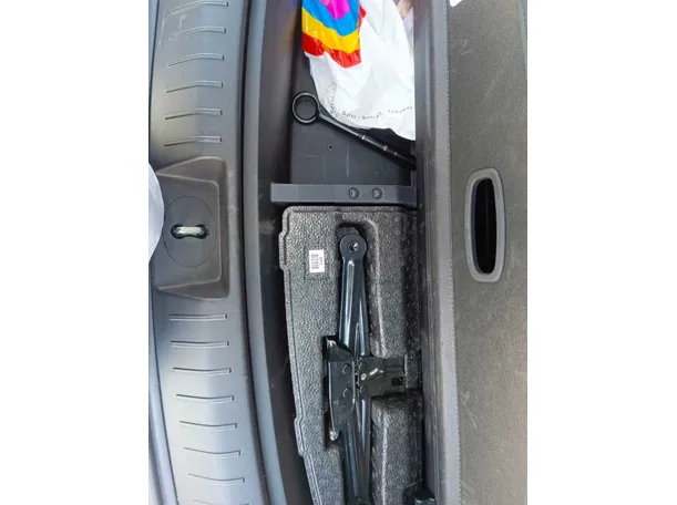 Car image 33