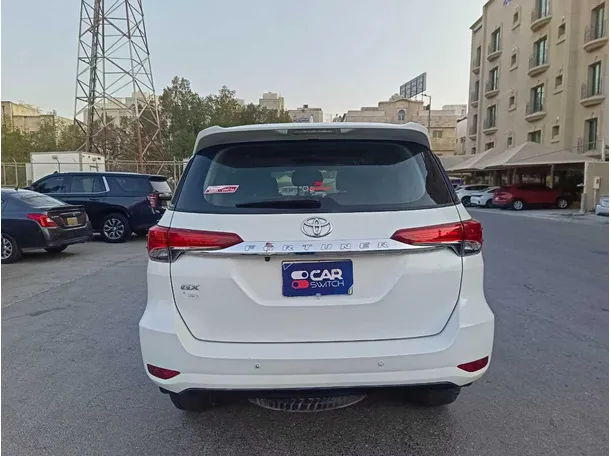 Car image 5