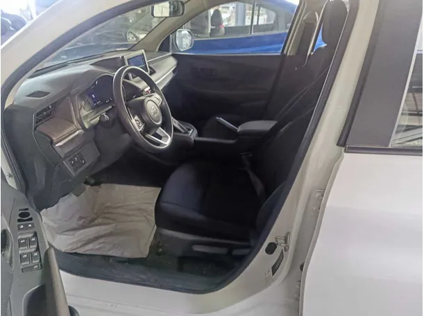 Car image 11