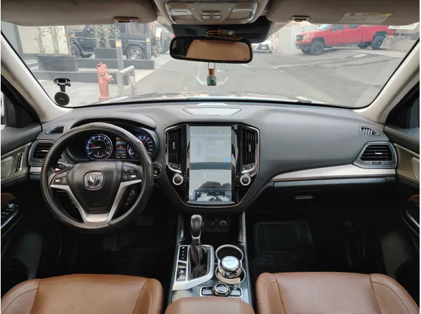Car image 16