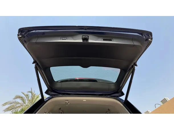 Car image 24