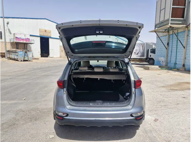 Car image 18