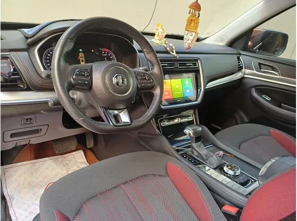Car image 12