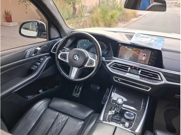 Car image 17