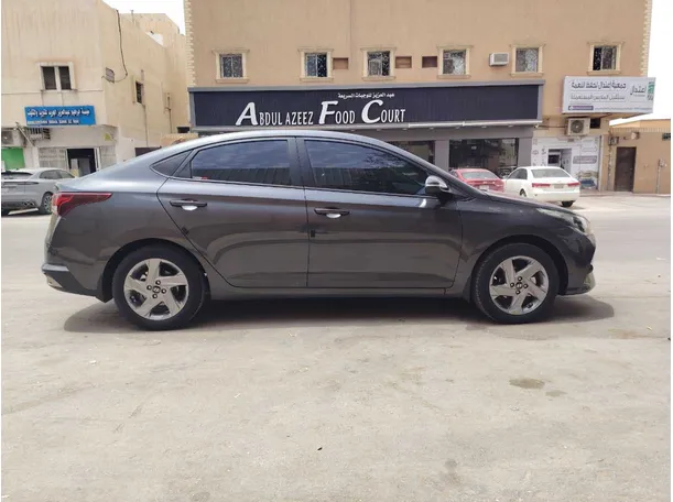 Car image 4