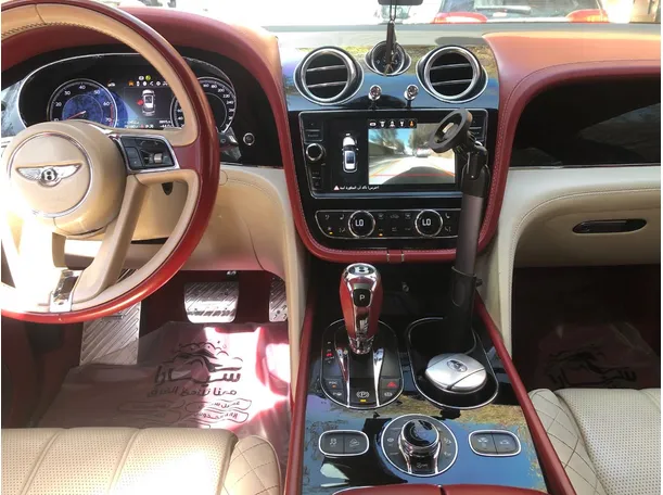 Car image 18