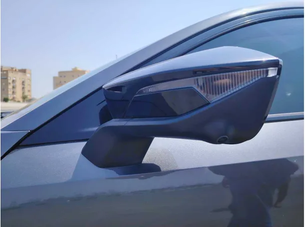 Car image 30
