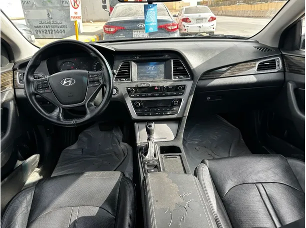 Car image 16
