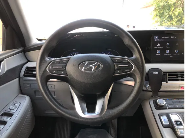 Car image 17