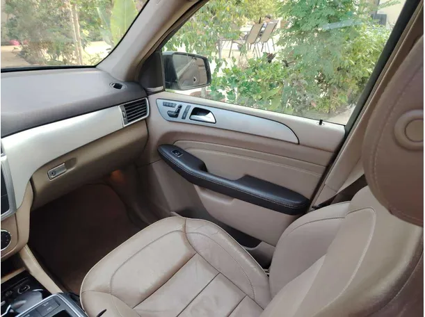 Car image 46