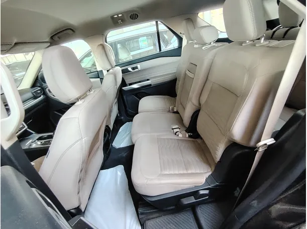 Car image 20