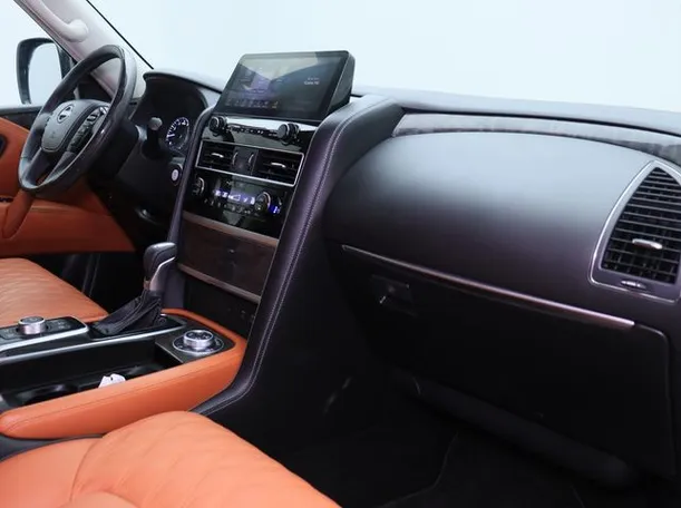 Car image 10