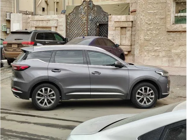Car image 4