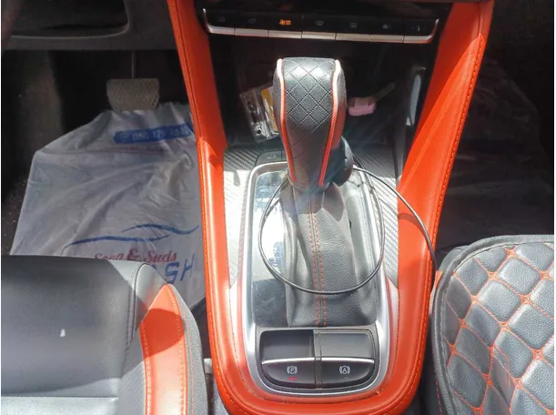 Car image 14