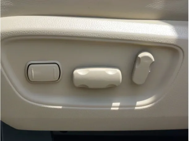 Car image 29