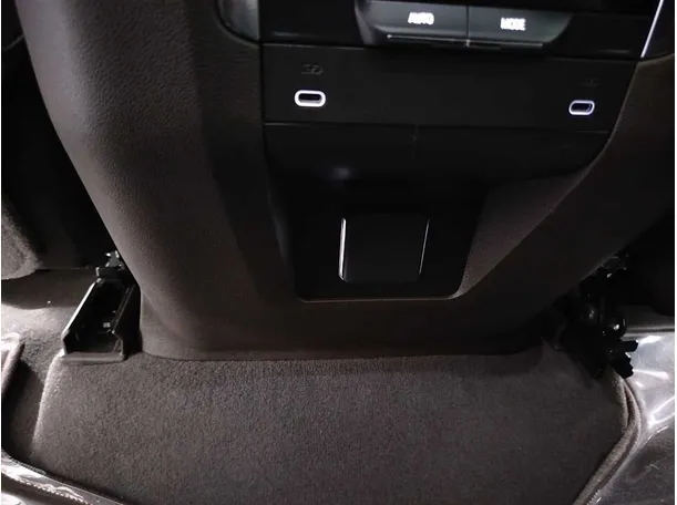 Car image 43