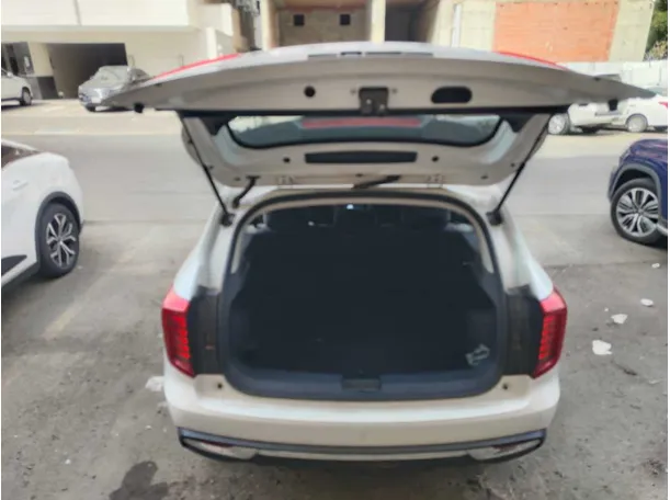 Car image 27