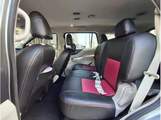Car image 14
