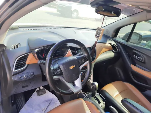 Car image 10