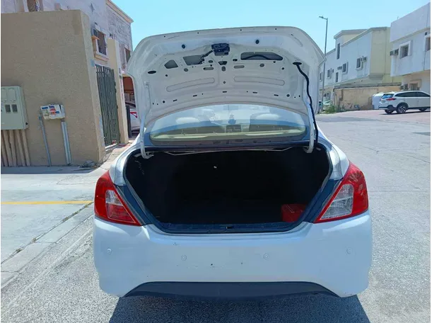 Car image 26