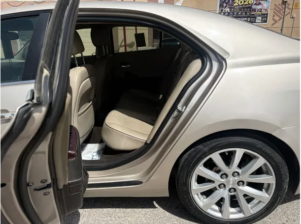 Car image 16