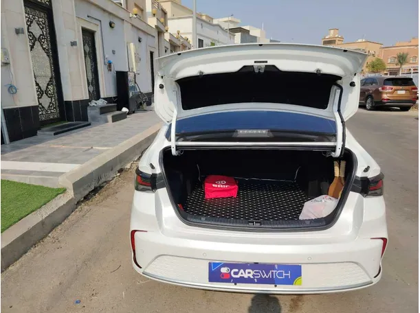 Car image 28