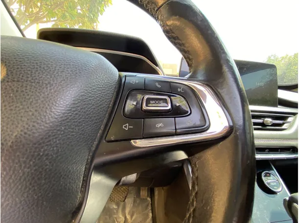 Car image 26