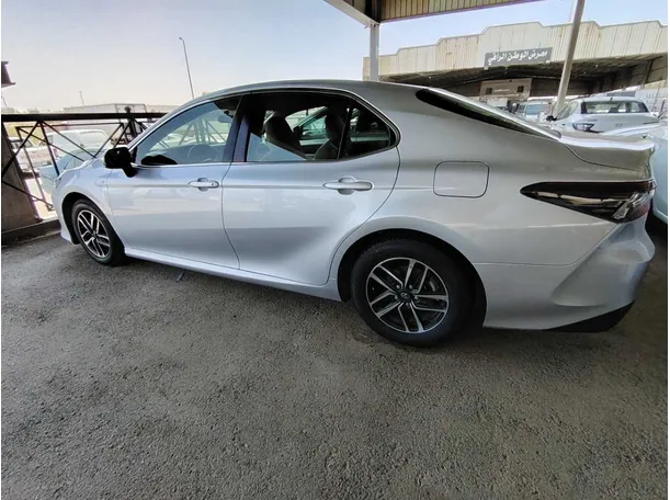 Car image 10