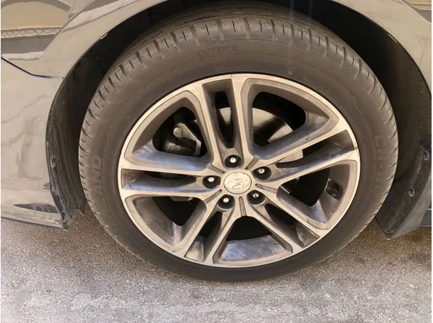 Car image 10