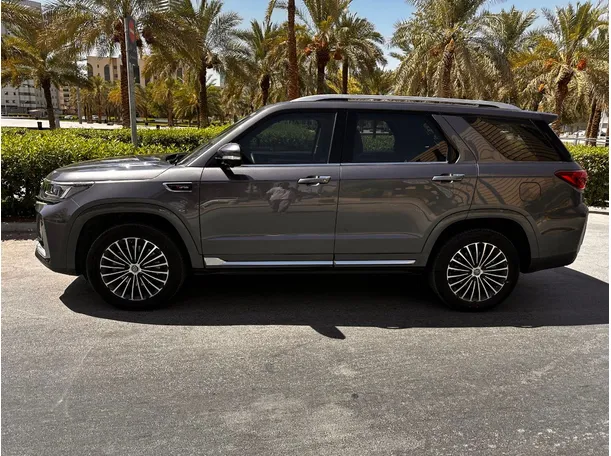 Car image 8
