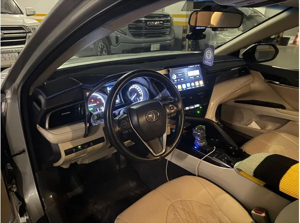 Car image 13