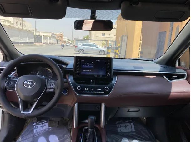Car image 14