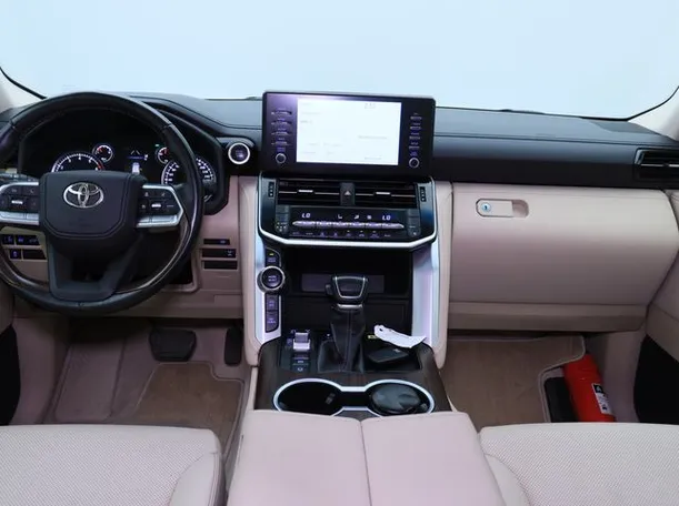 Car image 14