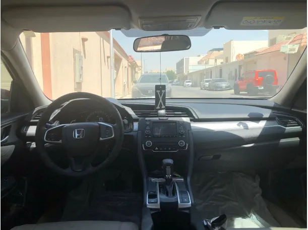 Car image 14