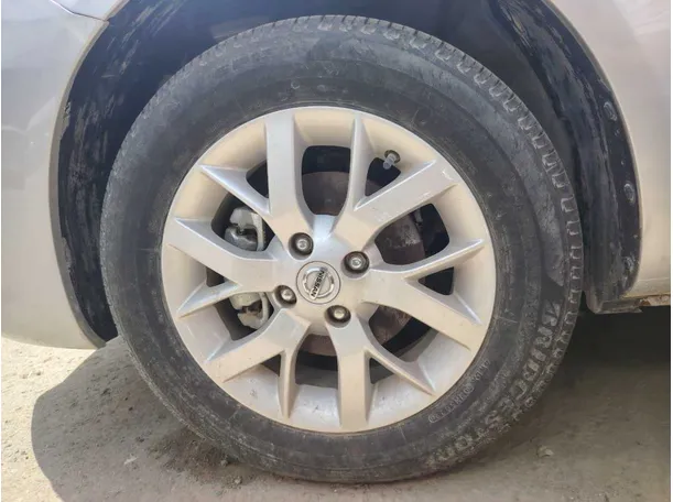 Car image 9