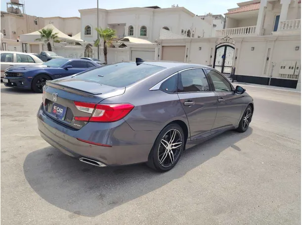 Car image 5