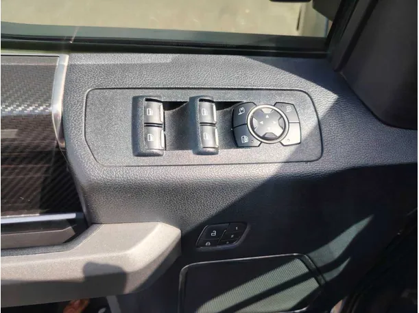 Car image 37