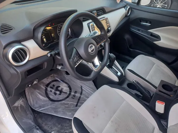 Car image 11