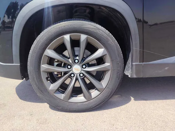 Car image 10