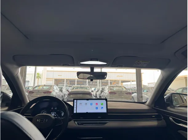 Car image 16