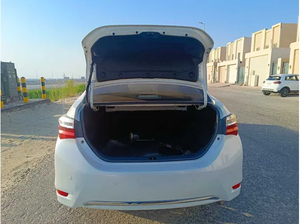 Car image 26