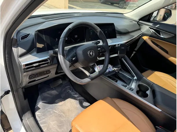 Car image 13