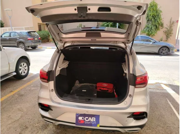Car image 30
