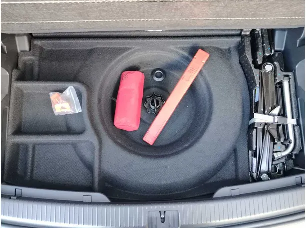 Car image 32