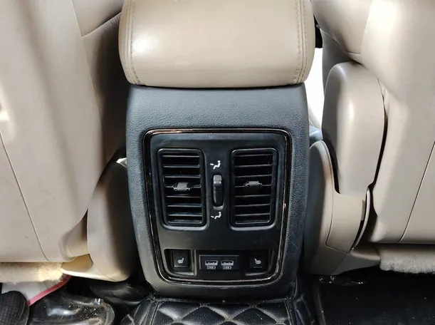 Car image 32
