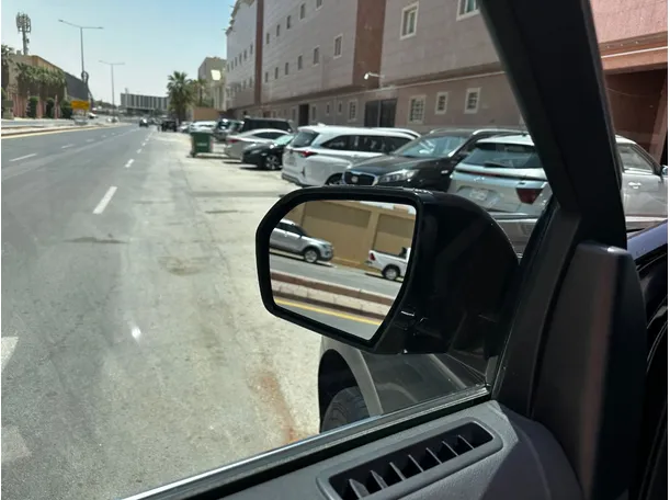 Car image 27