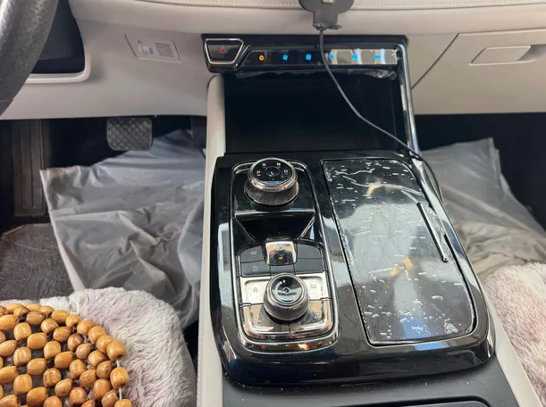 Car image 15