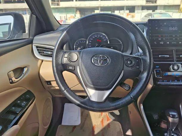 Car image 15